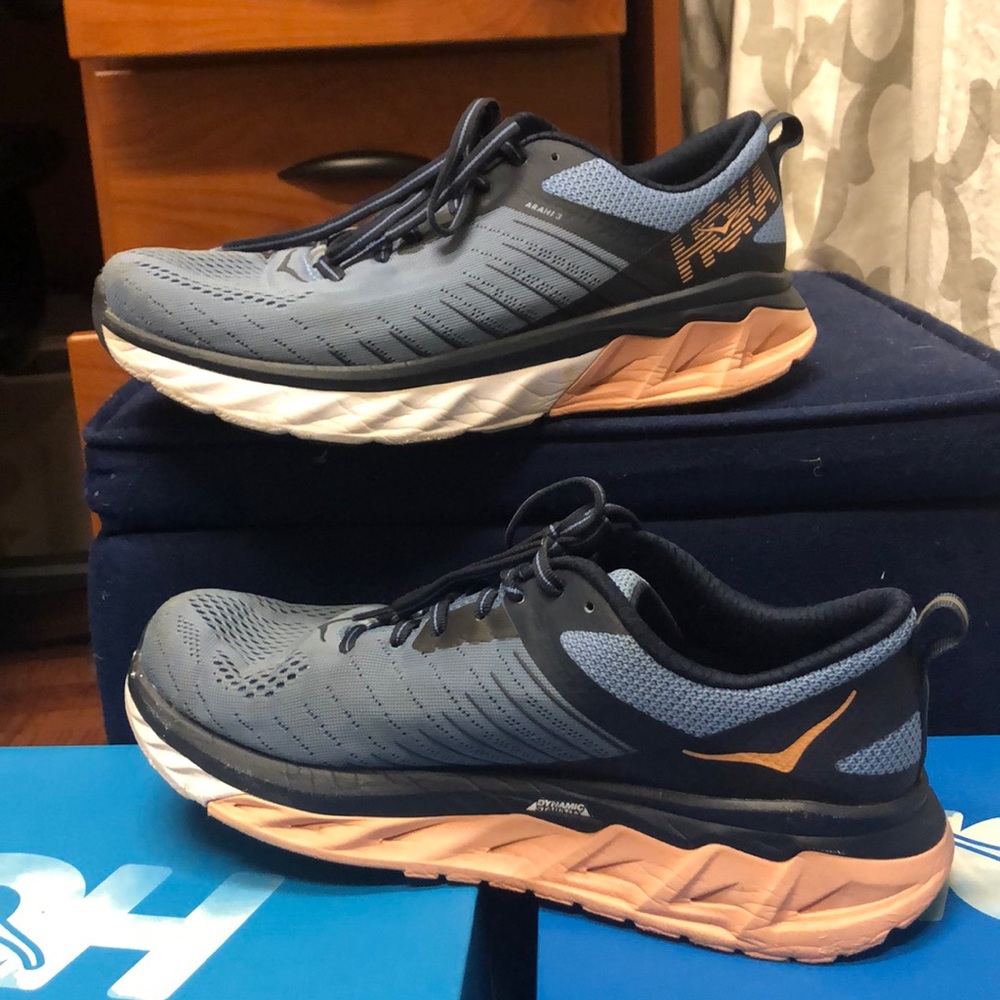 Hoka Arahi 3. Worn once. Size 9